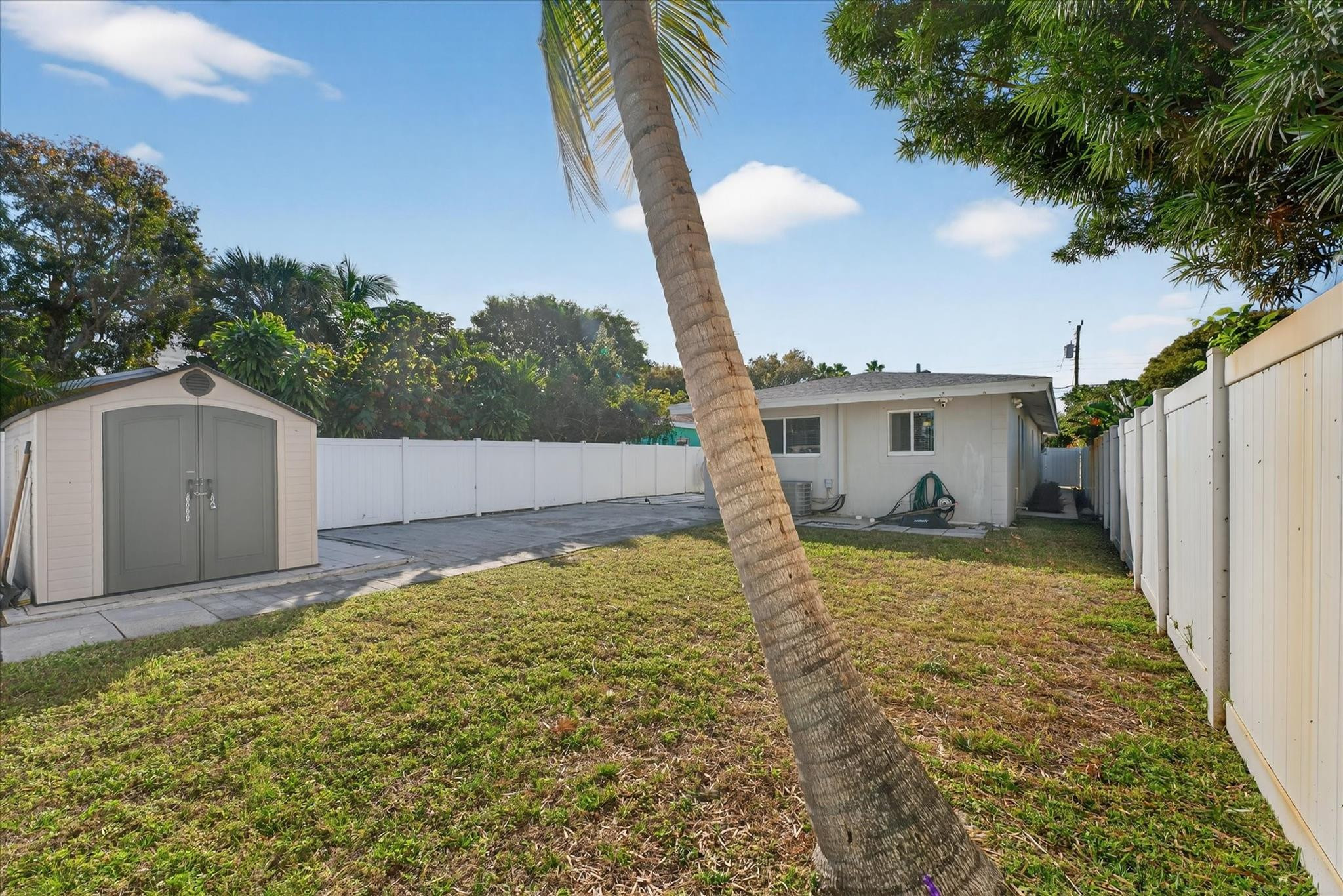883 NE 33rd Street