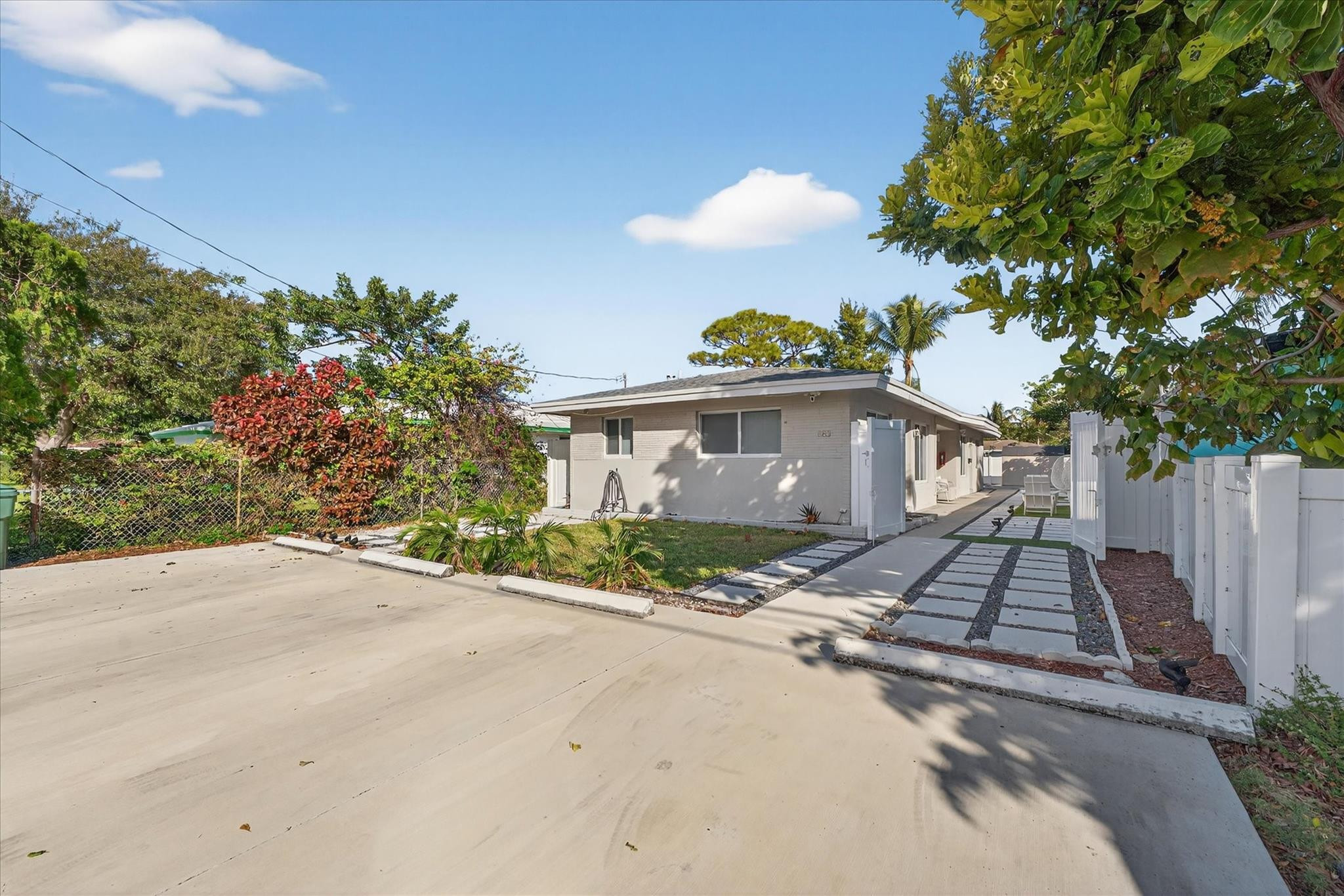 883 NE 33rd Street
