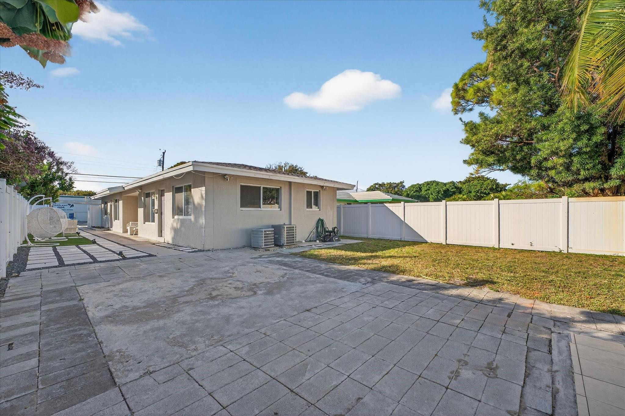 883 NE 33rd Street