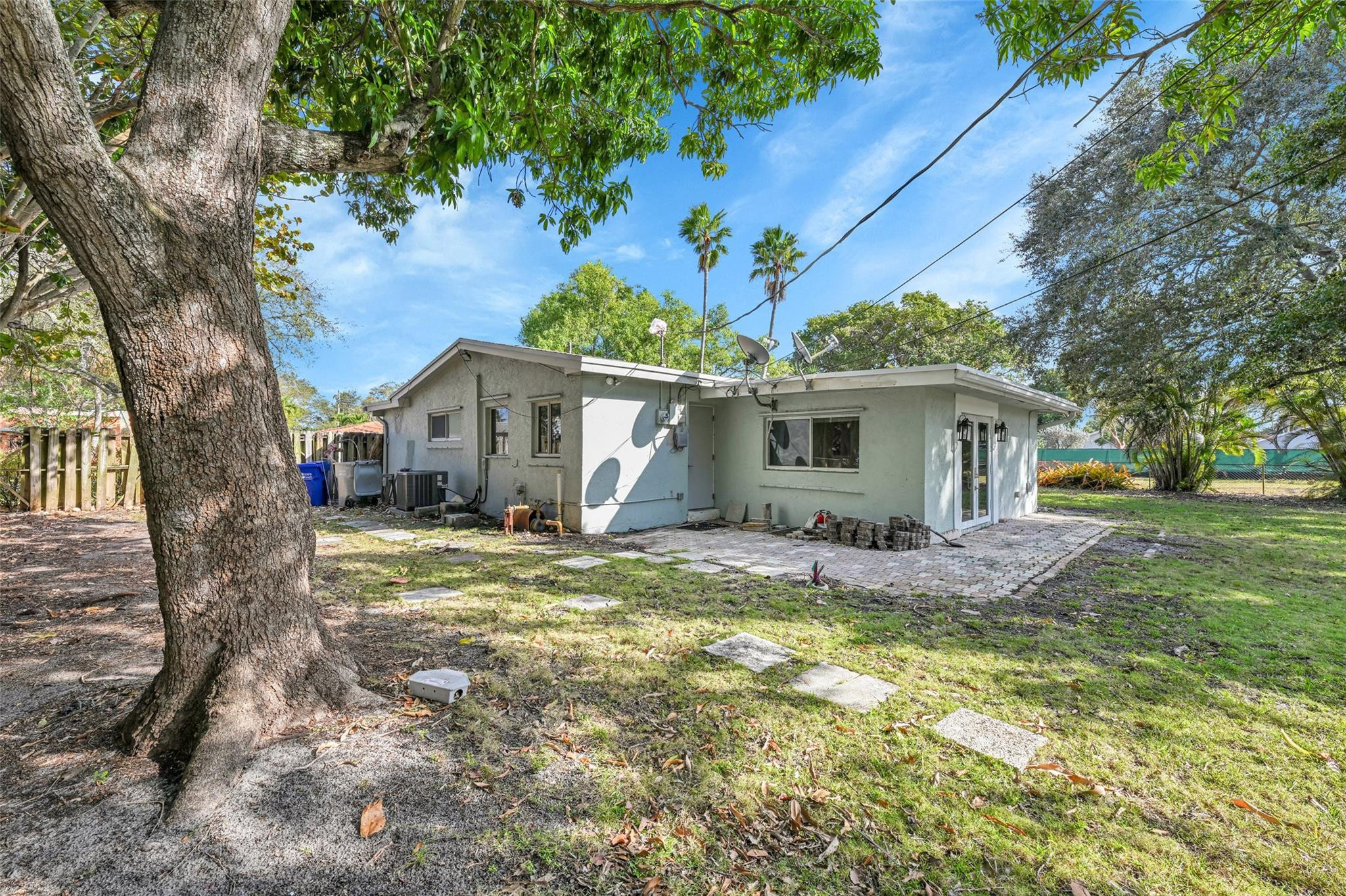 417 NE 10th Avenue