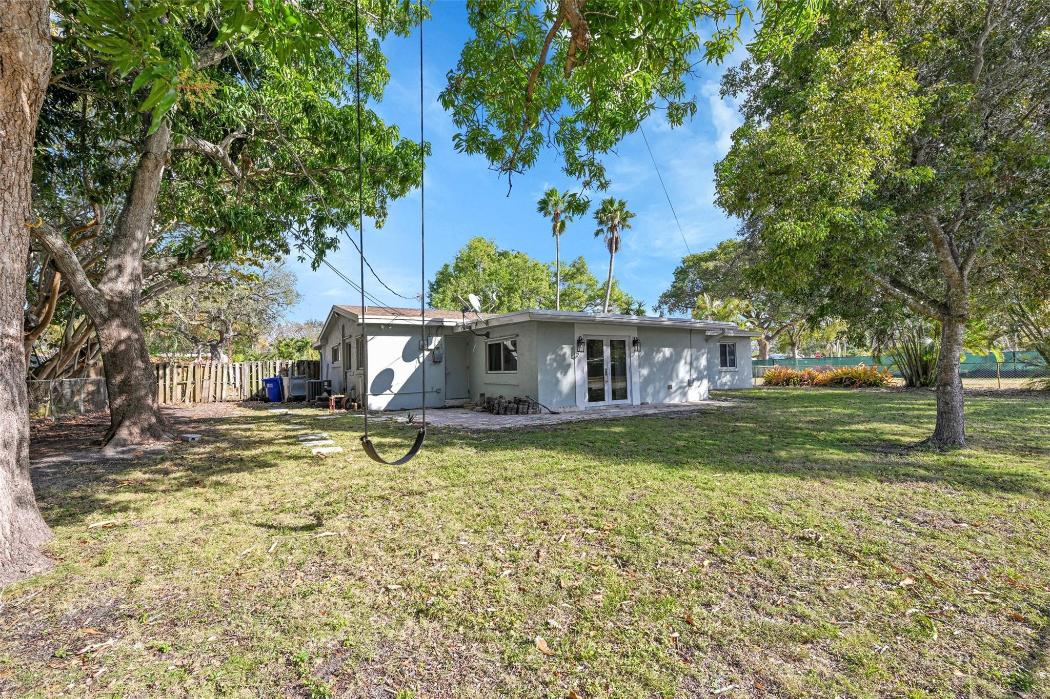 417 NE 10th Avenue