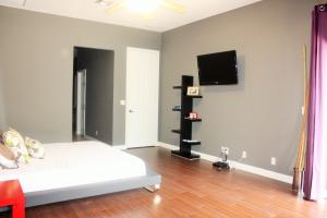 7290 Serrano Terrace