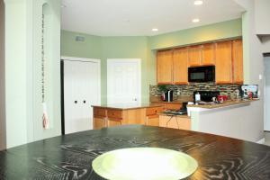 7290 Serrano Terrace