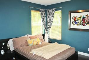 7290 Serrano Terrace