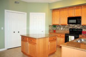 7290 Serrano Terrace