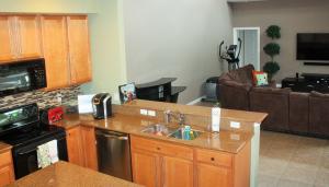 7290 Serrano Terrace