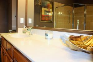 7290 Serrano Terrace