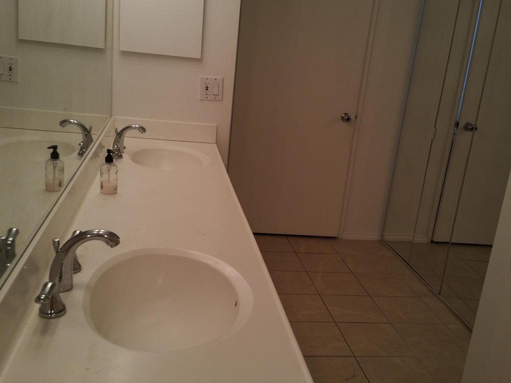 3400 NE 192 Street 810