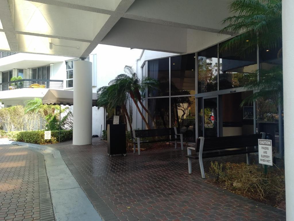 3400 NE 192 Street 810