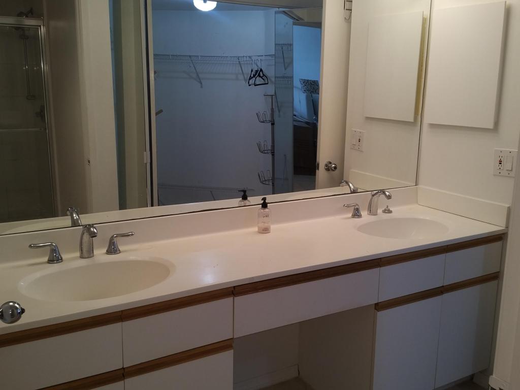 3400 NE 192 Street 810