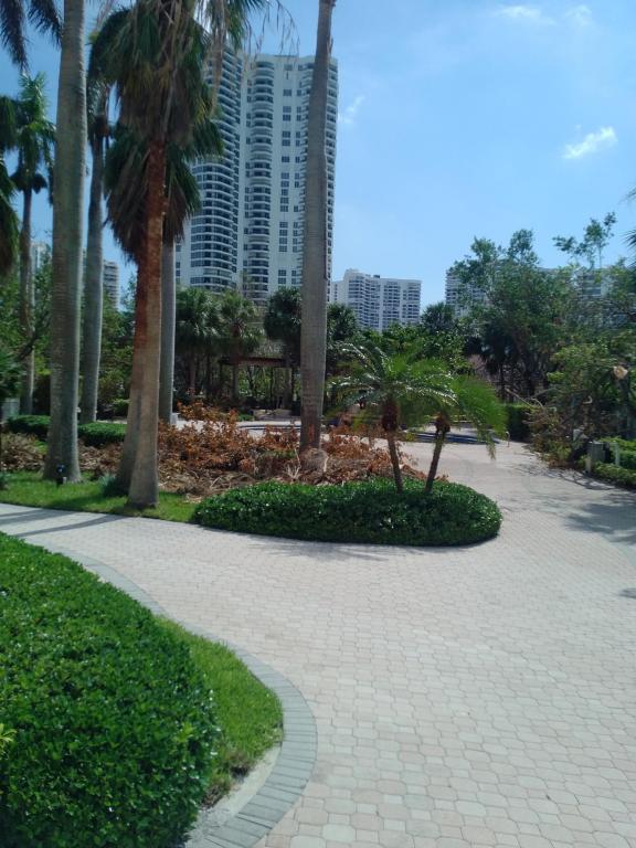 3400 NE 192 Street 810