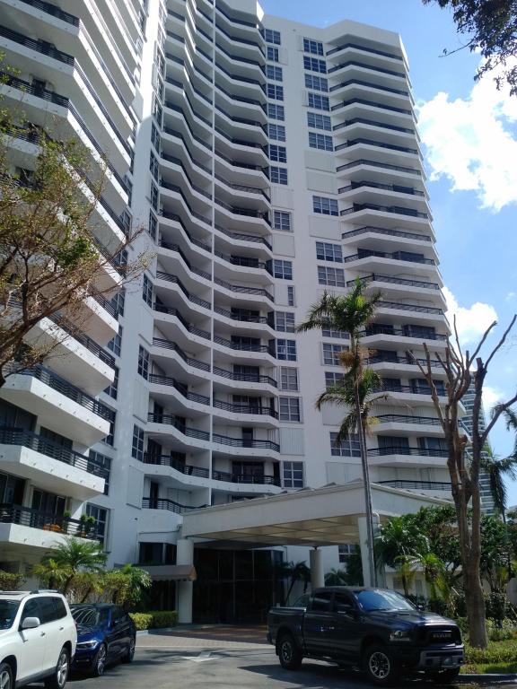 3400 NE 192 Street 810