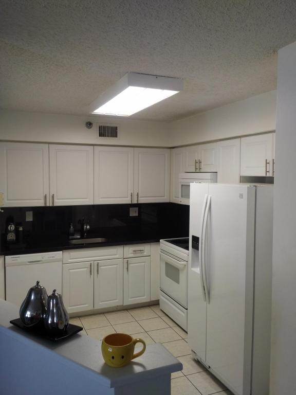 3400 NE 192 Street 810