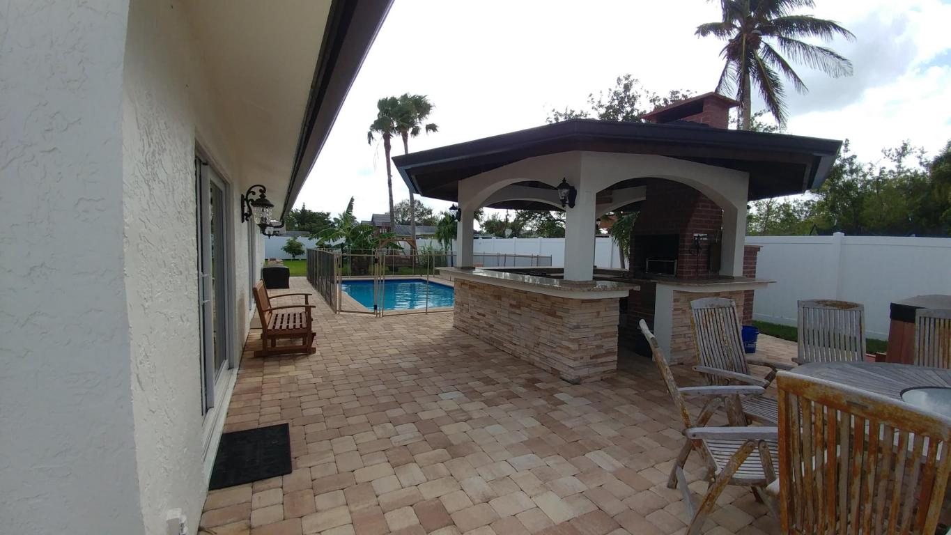 10641 Shady Pond Lane