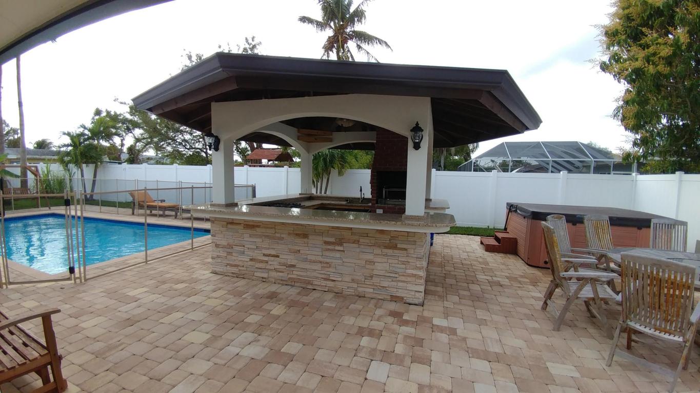 10641 Shady Pond Lane