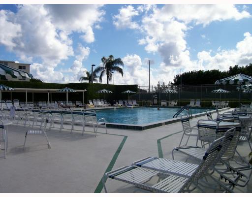 2515 NE 1st Court 201