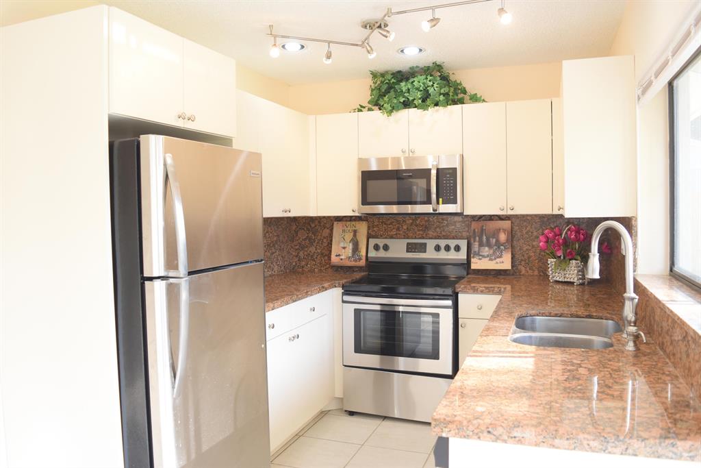 9823 Spanish Isles Drive