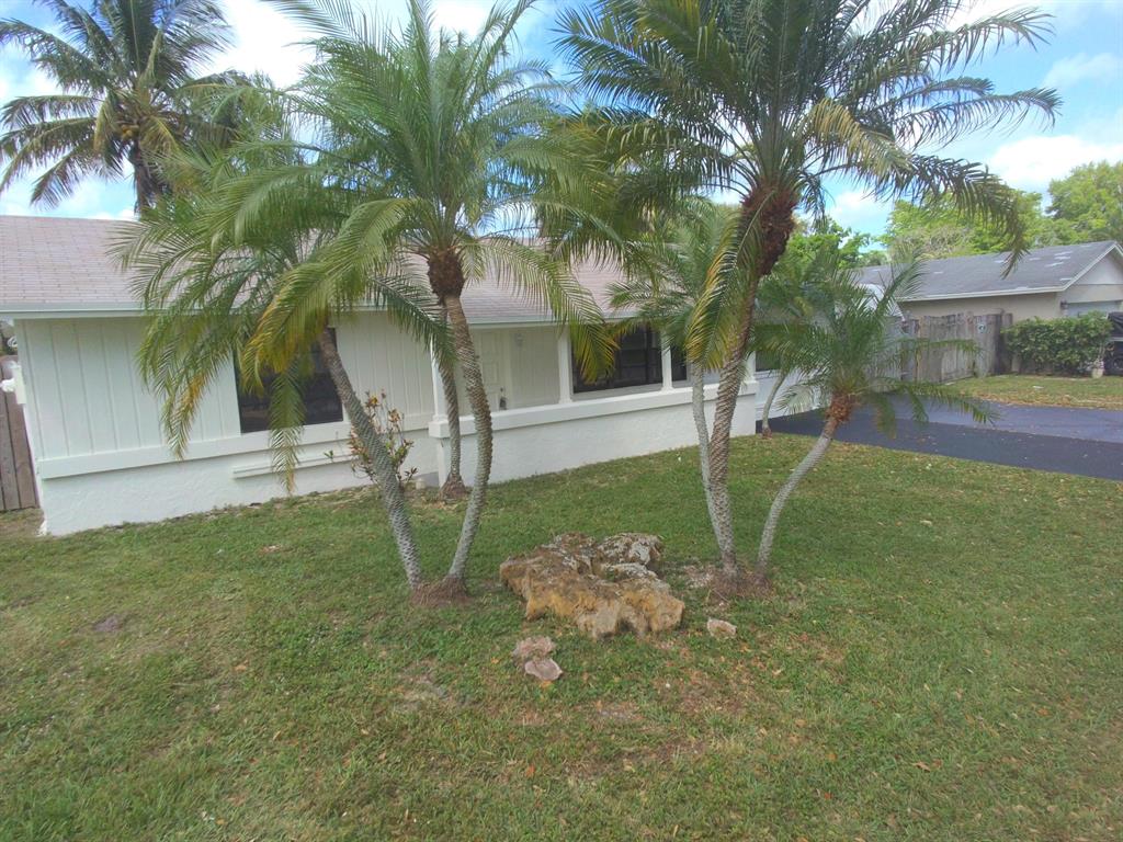 9823 Spanish Isles Drive