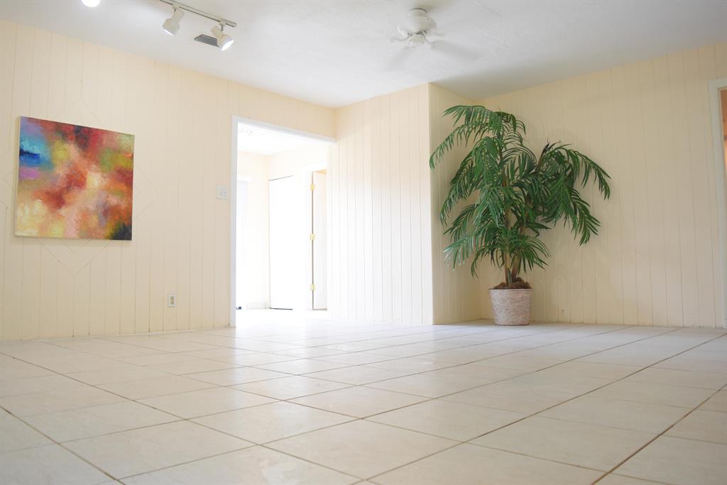 9823 Spanish Isles Drive