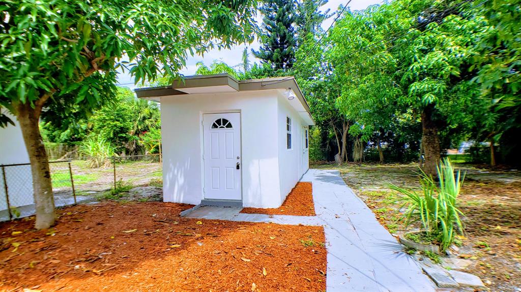 1220 NW 1 Avenue Rear