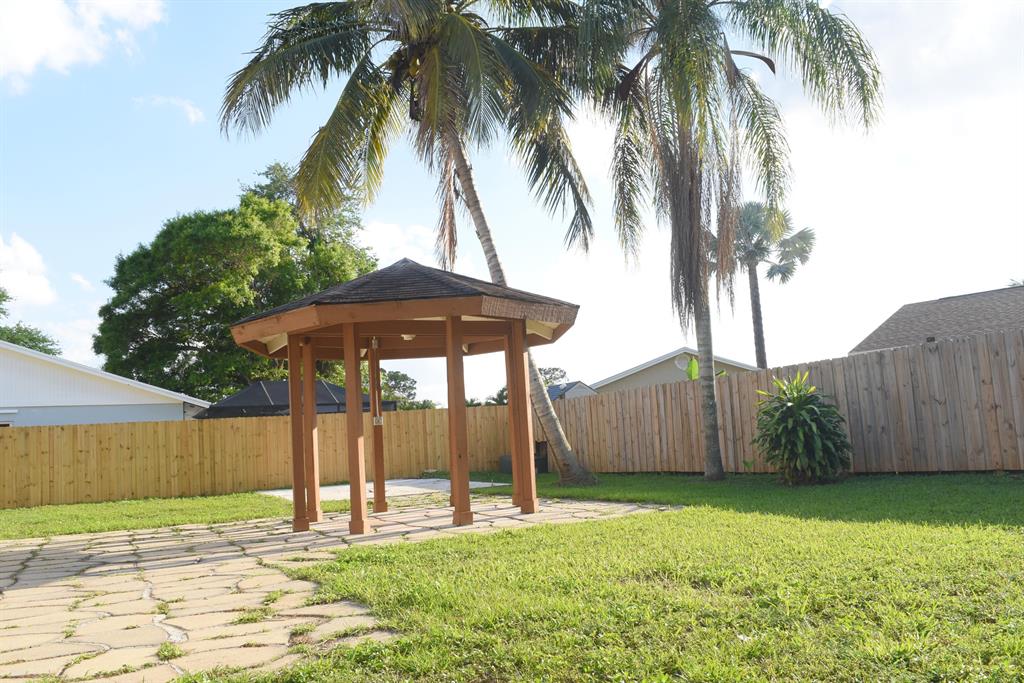 9823 Spanish Isles Drive