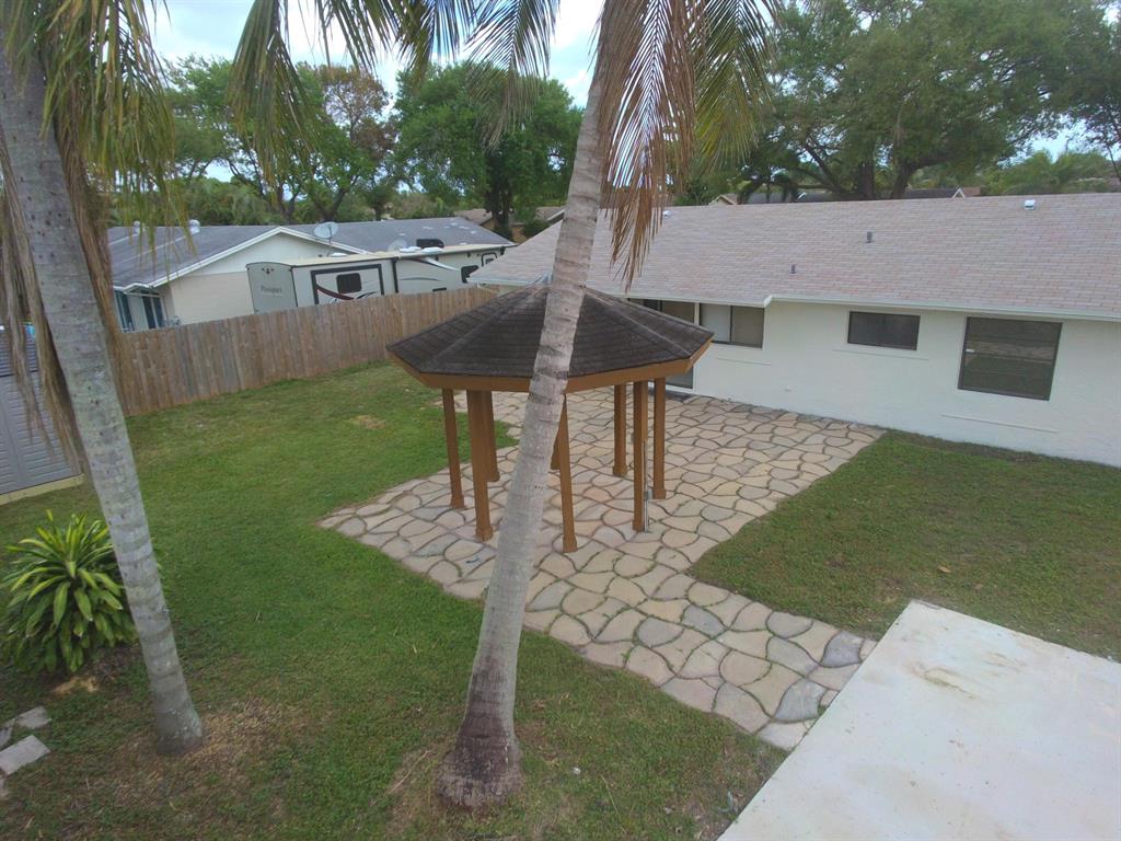 9823 Spanish Isles Drive