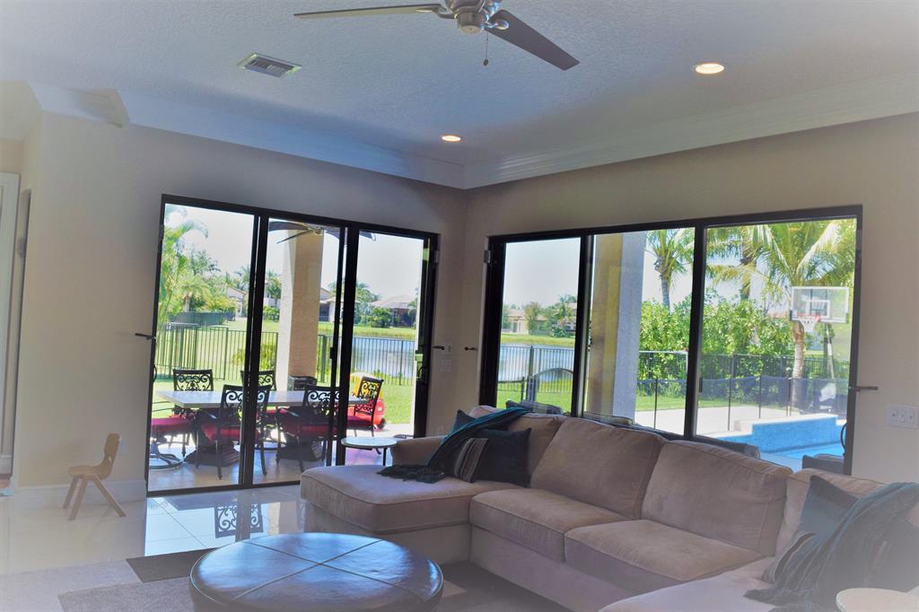 8782 Sydney Harbor Circle