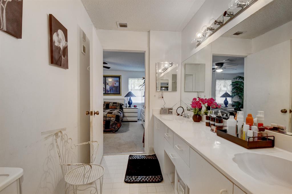 9721 Shadybrook Drive Unit: 201