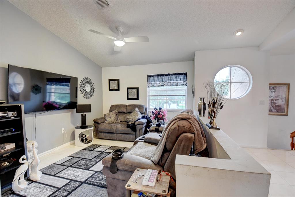 9721 Shadybrook Drive Unit: 201