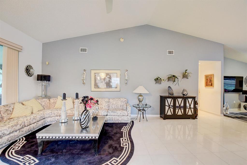 9721 Shadybrook Drive Unit: 201