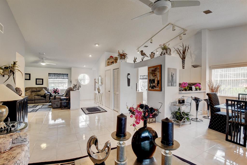 9721 Shadybrook Drive Unit: 201