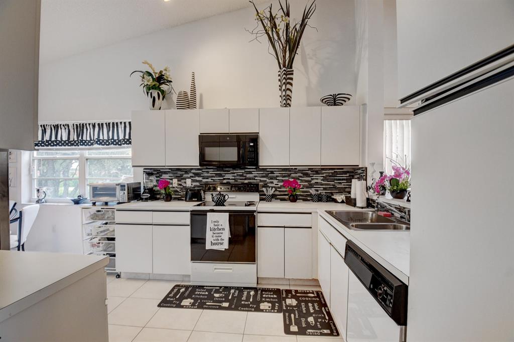 9721 Shadybrook Drive Unit: 201