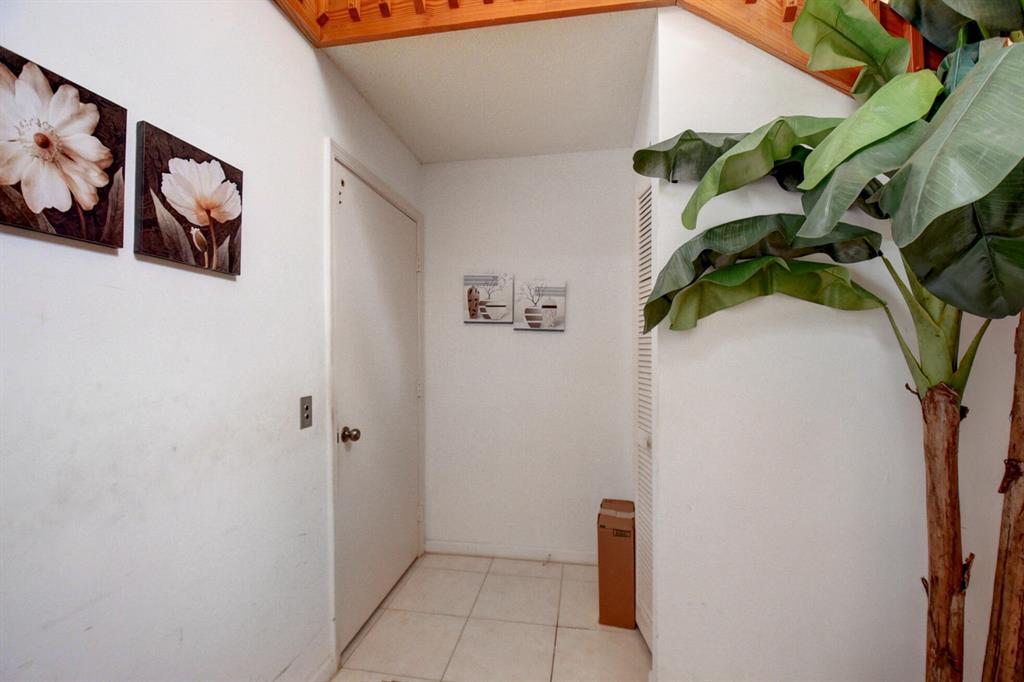 9721 Shadybrook Drive Unit: 201