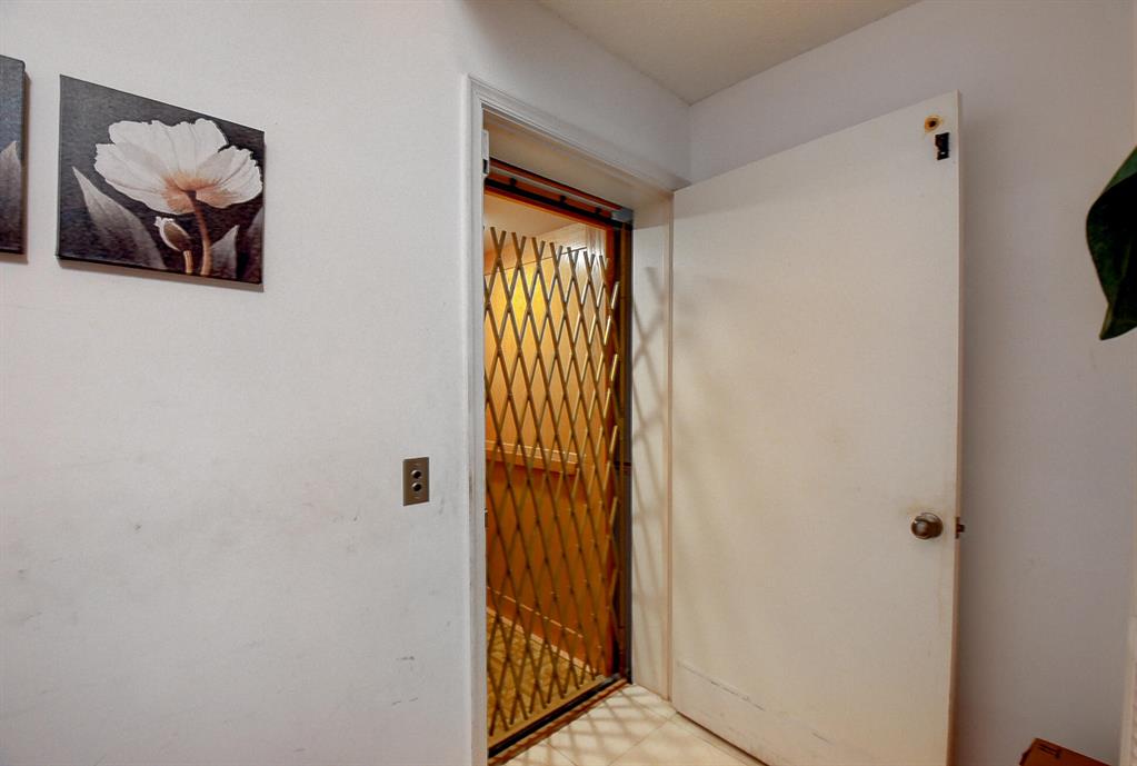 9721 Shadybrook Drive Unit: 201