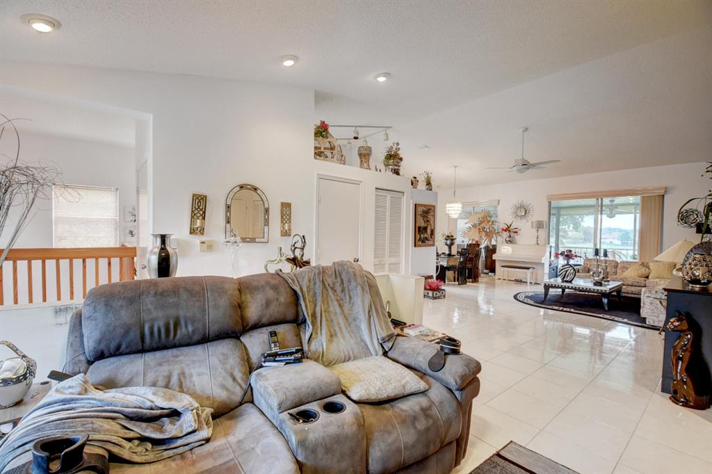 9721 Shadybrook Drive Unit: 201