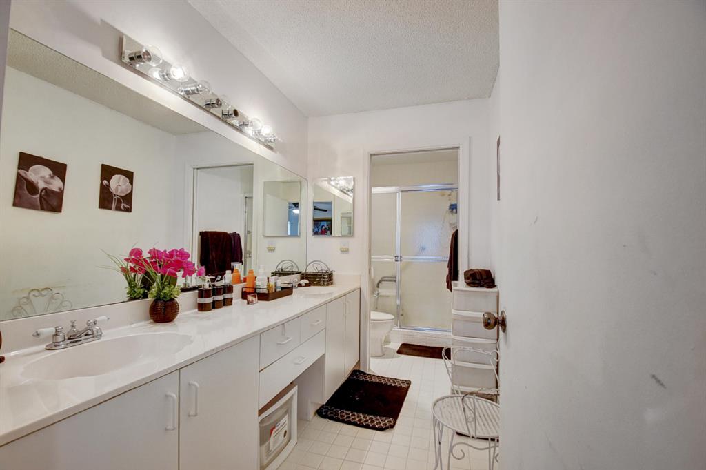 9721 Shadybrook Drive Unit: 201
