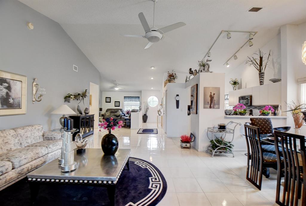 9721 Shadybrook Drive Unit: 201