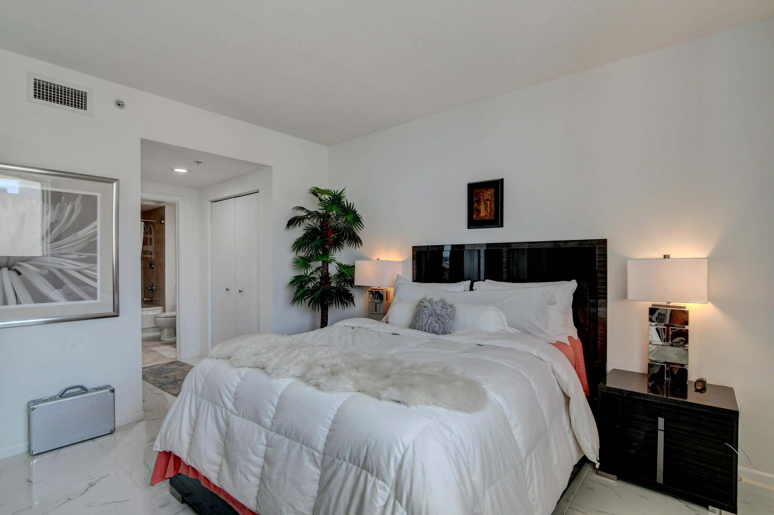 1551 N Flagler Drive Unit: 1216