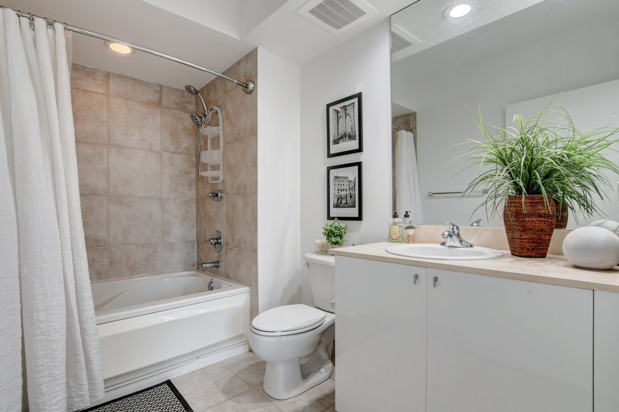 1551 N Flagler Drive Unit: 1216