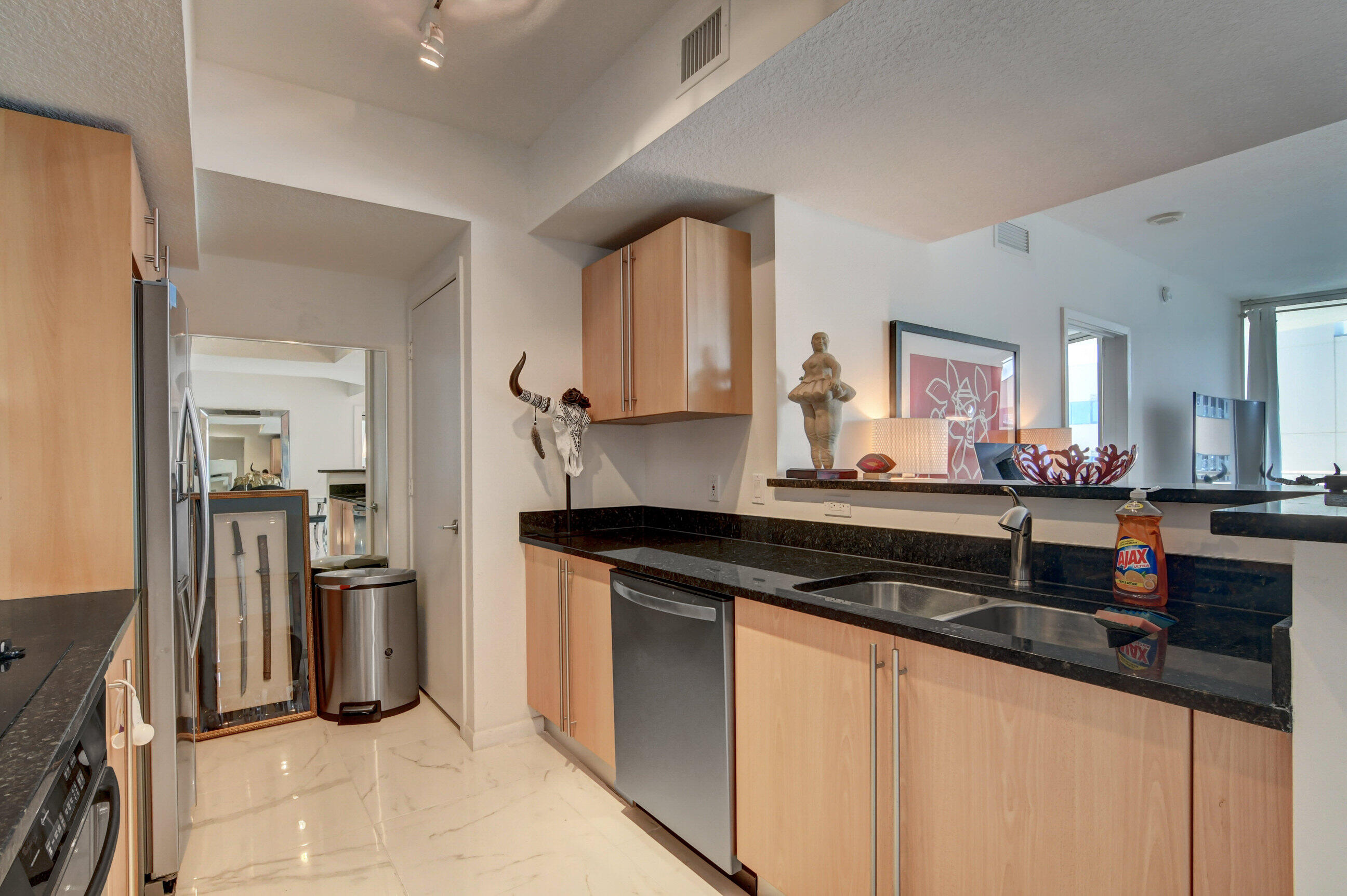 1551 N Flagler Drive Unit: 1216