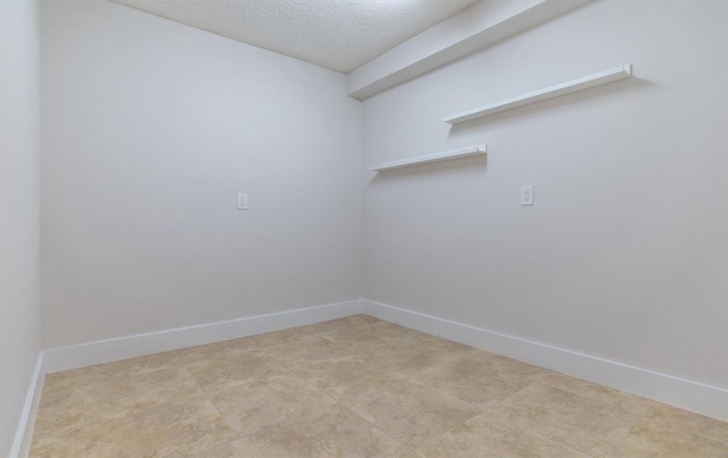 6037 Balboa Circle Unit: 105