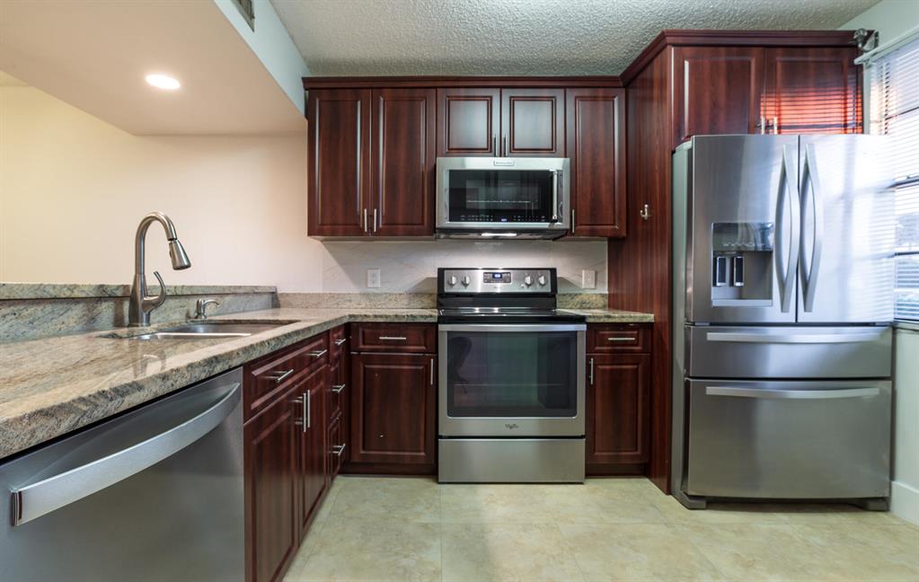 6037 Balboa Circle Unit: 105