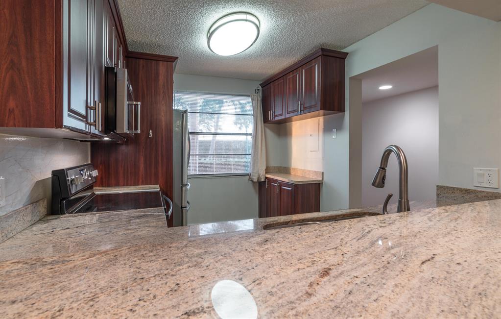 6037 Balboa Circle Unit: 105
