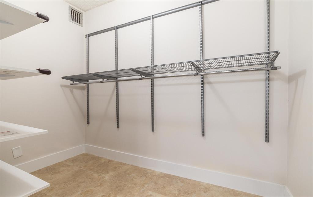 6037 Balboa Circle Unit: 105