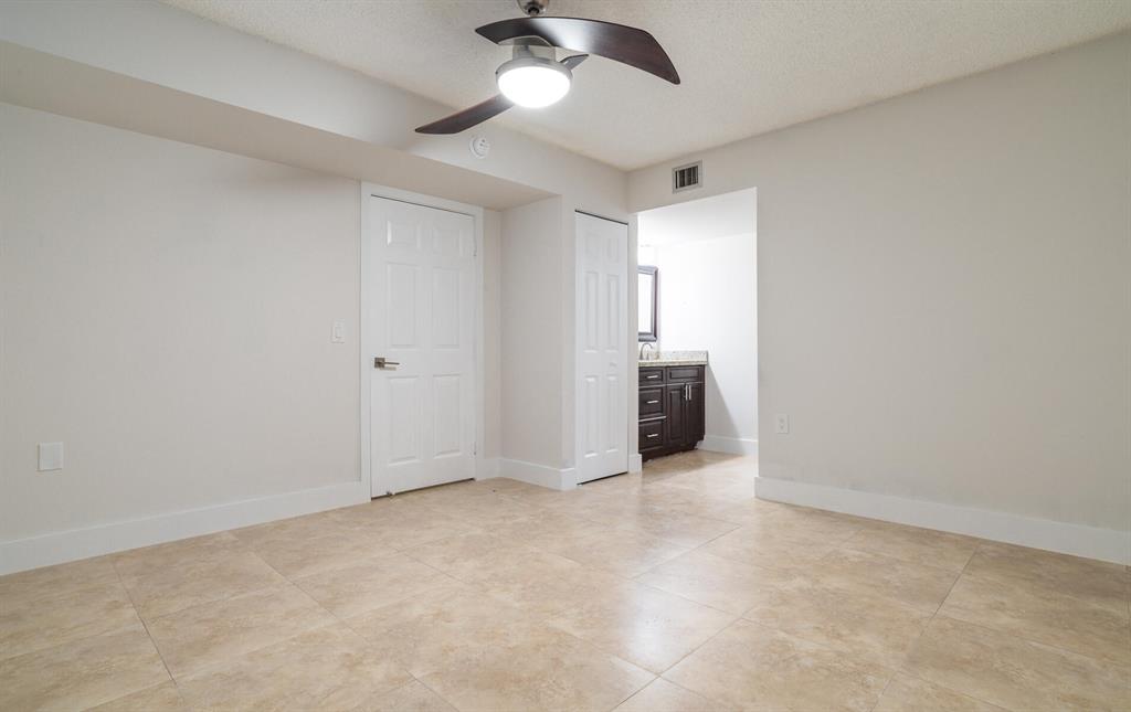 6037 Balboa Circle Unit: 105
