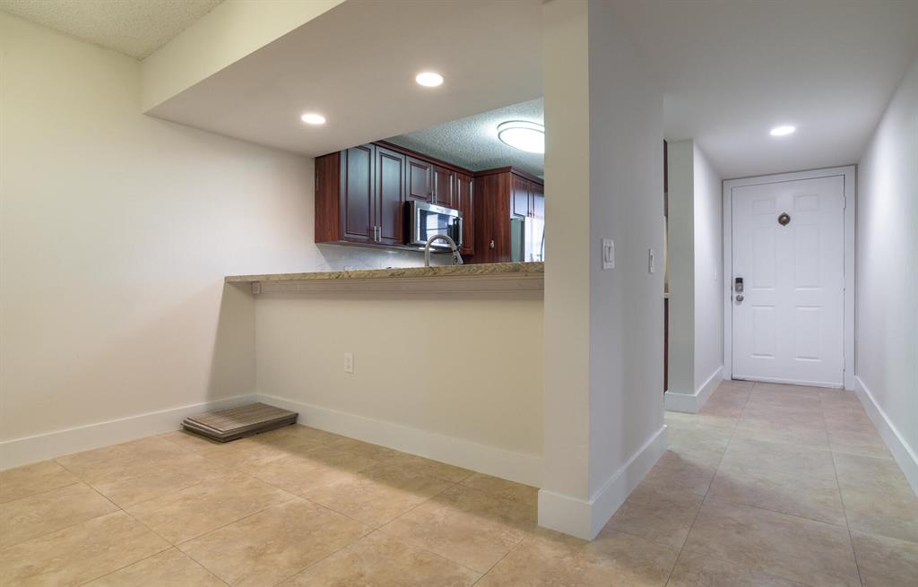 6037 Balboa Circle Unit: 105