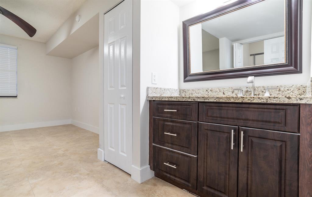 6037 Balboa Circle Unit: 105