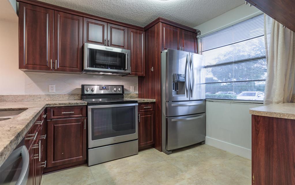 6037 Balboa Circle Unit: 105