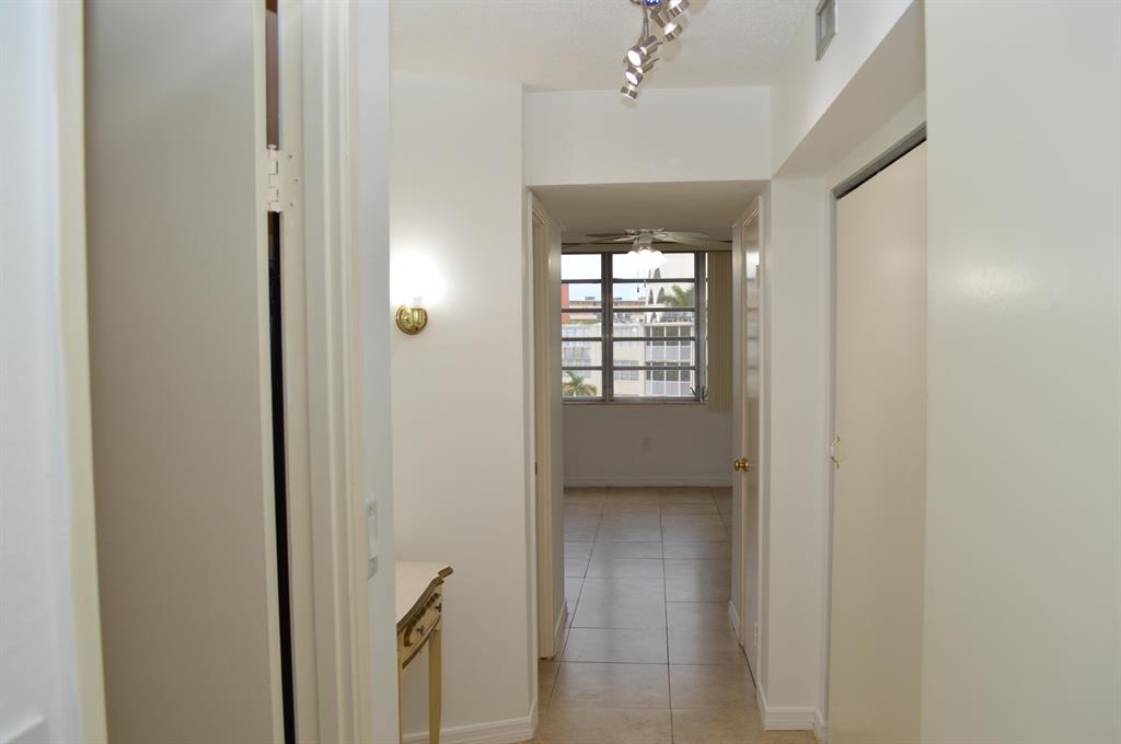 1690 NE 191 Street Unit: 409-1