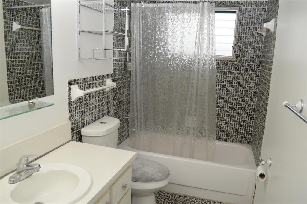 1690 NE 191 Street Unit: 409-1
